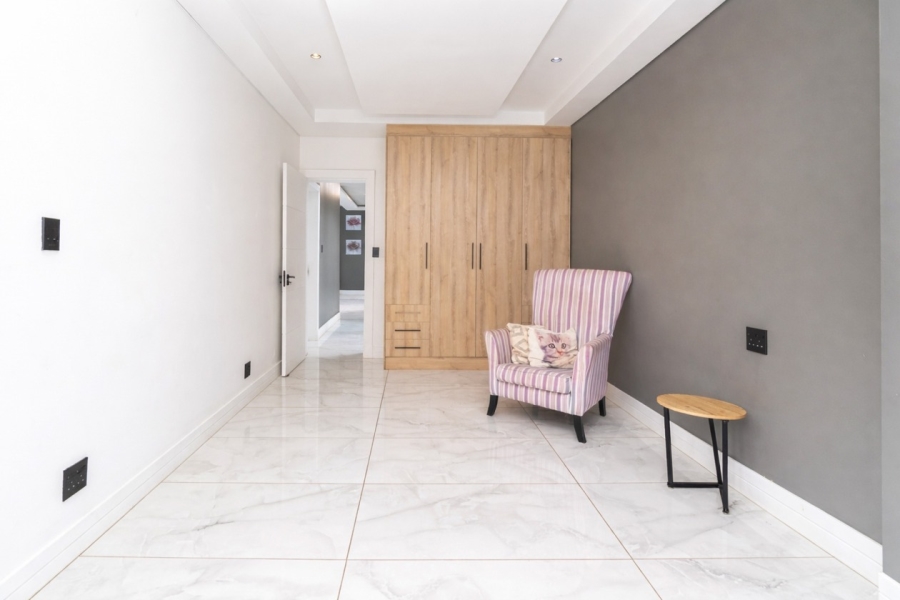 6 Bedroom Property for Sale in The Islands Estates North West